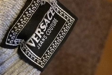 versace jeans couture tag how to tell its fake